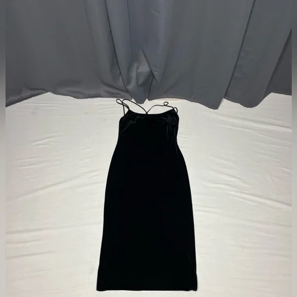 Anne Taylor Classic Little Velvet Cross Spaghetti Strap
Little Black Dress (LBD) - Picture 5 of 16